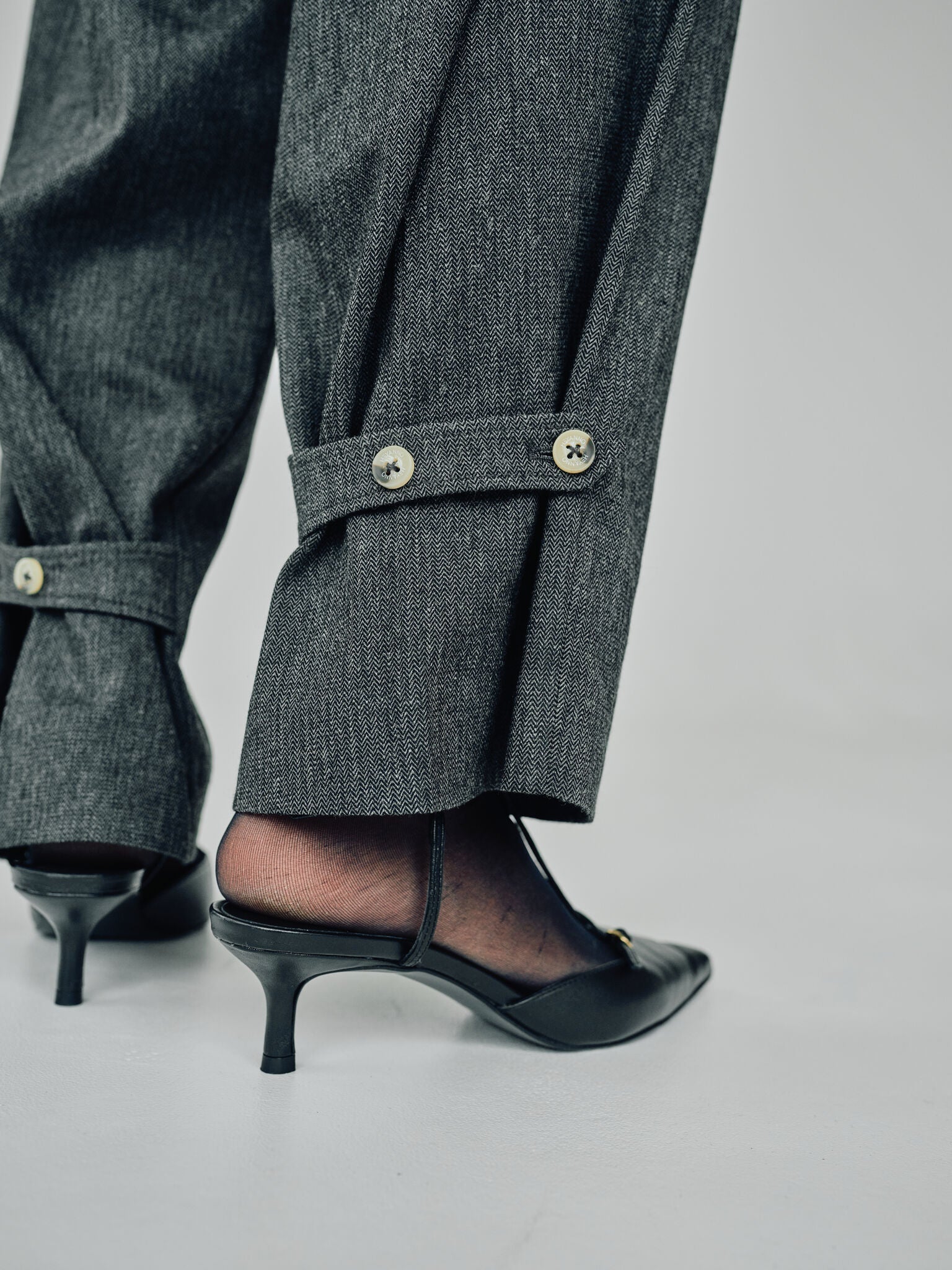 Modelshot / Dark Grey / Detail